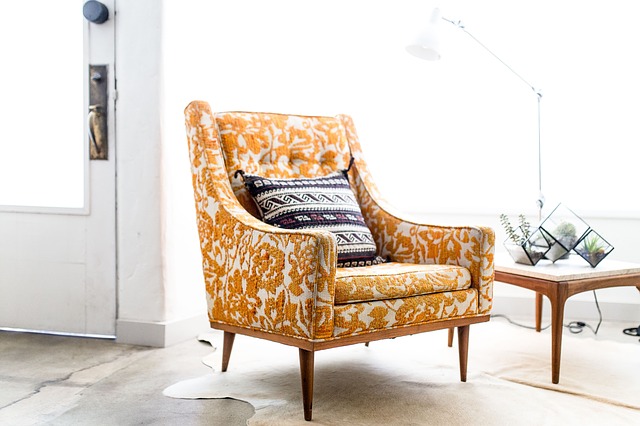 Fotel tapicerowany w domu