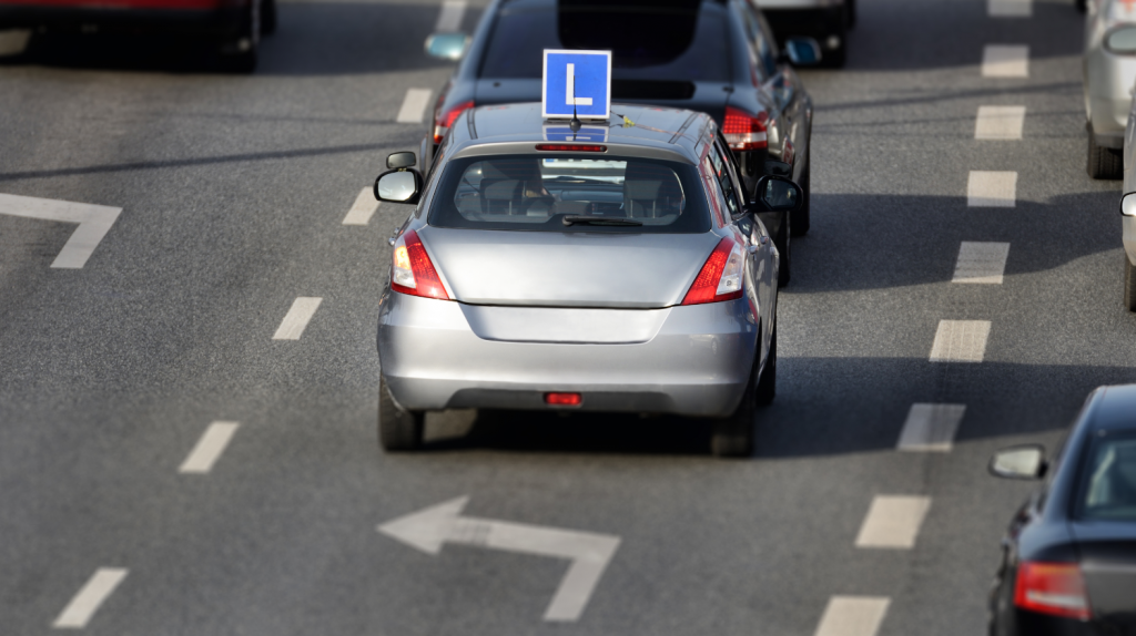 Samochod Jedzie Ze Stala Predkoscia 72km/h Nauka jazdy a kulturowe ograniczenia płci - arte24.pl