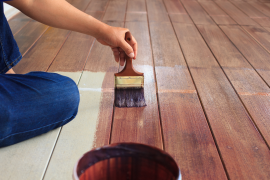 malowanie drewnianej podłogi