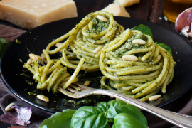 makaron z zielonym pesto