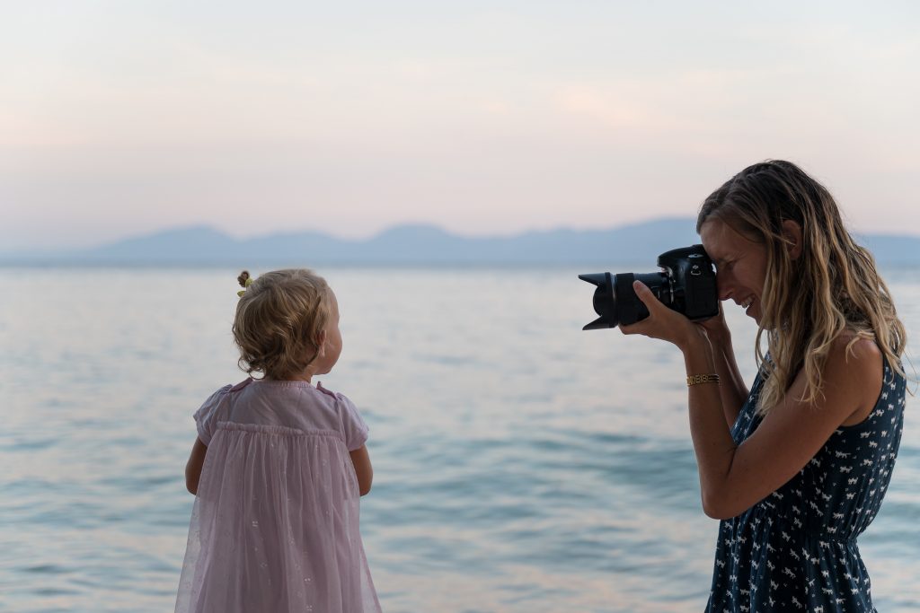 sesja fotograficzna dziewczynka nad morzem