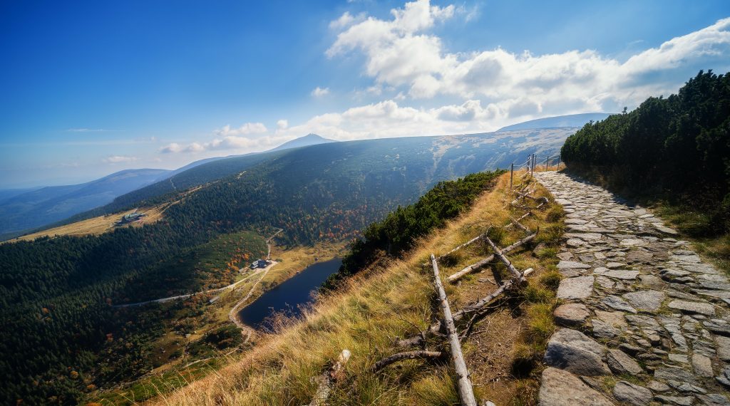 Śnieżka, Samotnia i Strzecha Akademicka